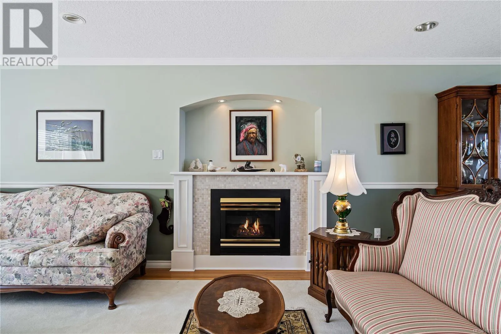 3049 Dolphin Dr