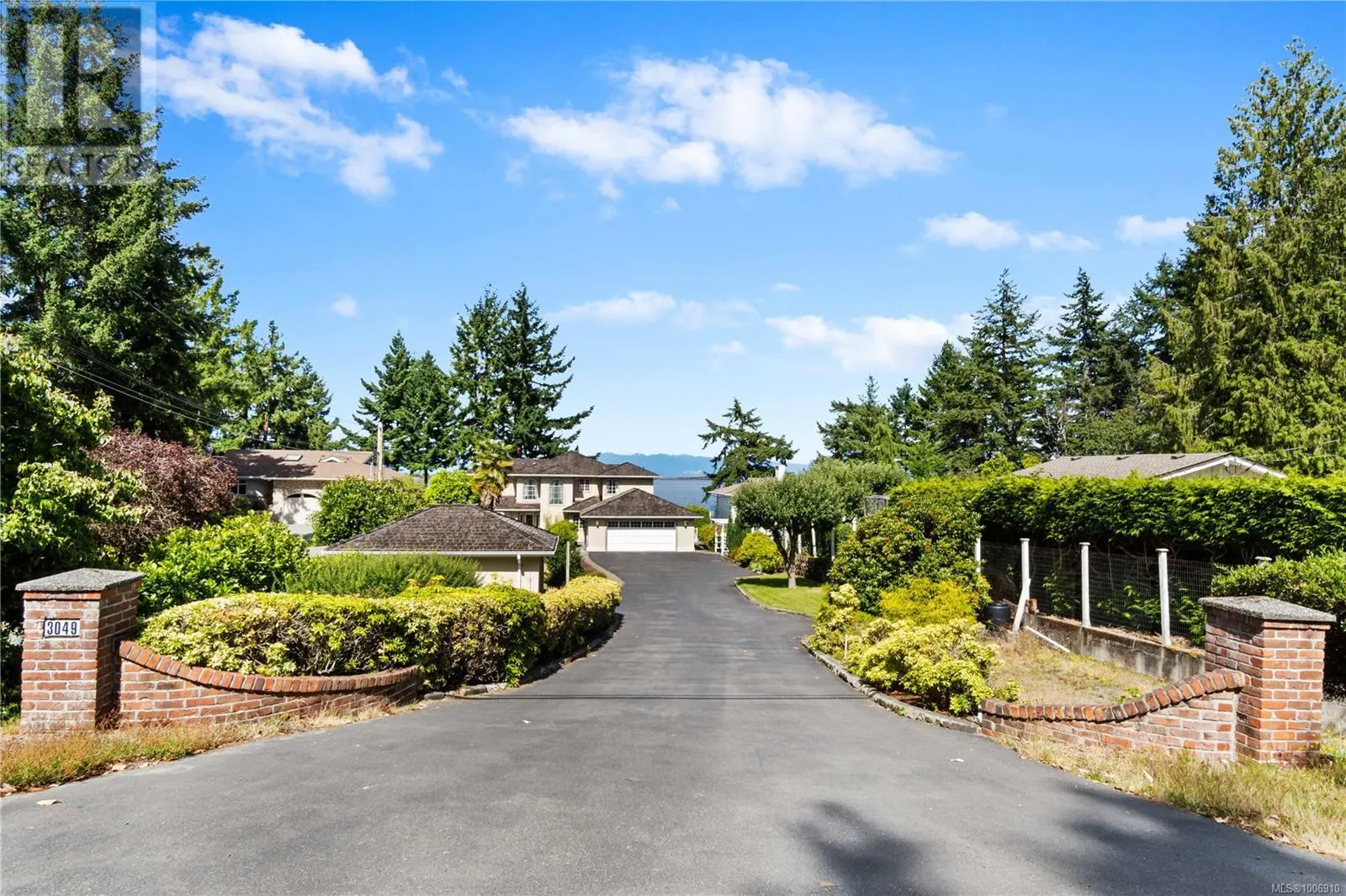 3049 Dolphin Dr