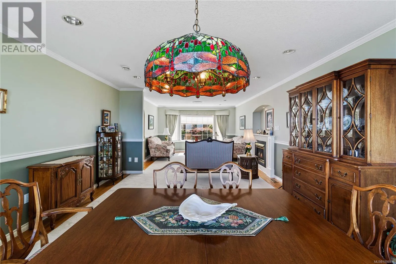 3049 Dolphin Dr
