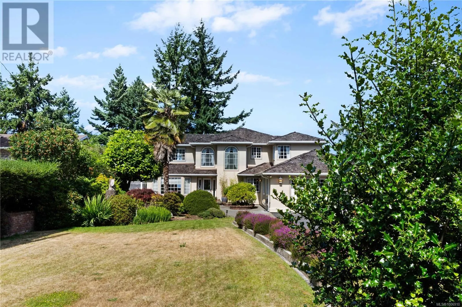 3049 Dolphin Dr
