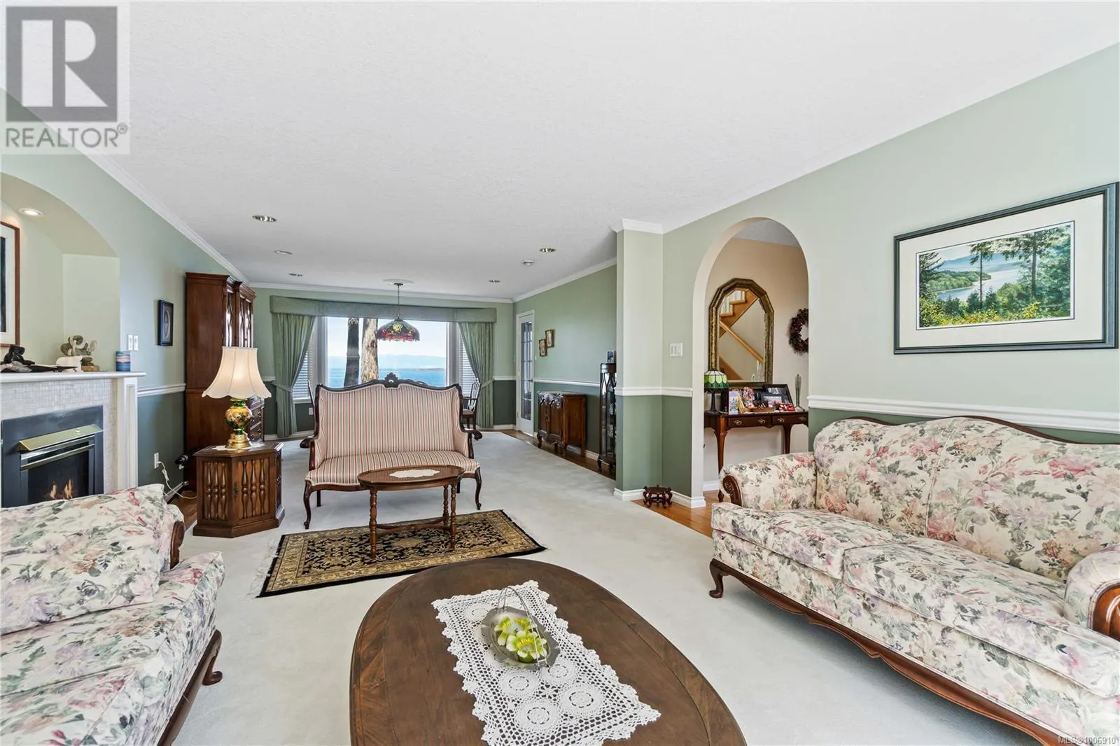 3049 Dolphin Dr