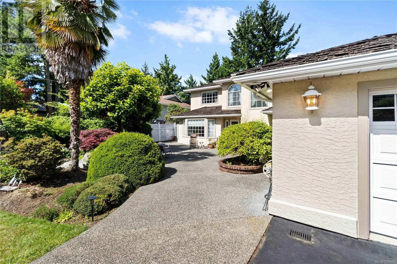 3049 Dolphin Dr