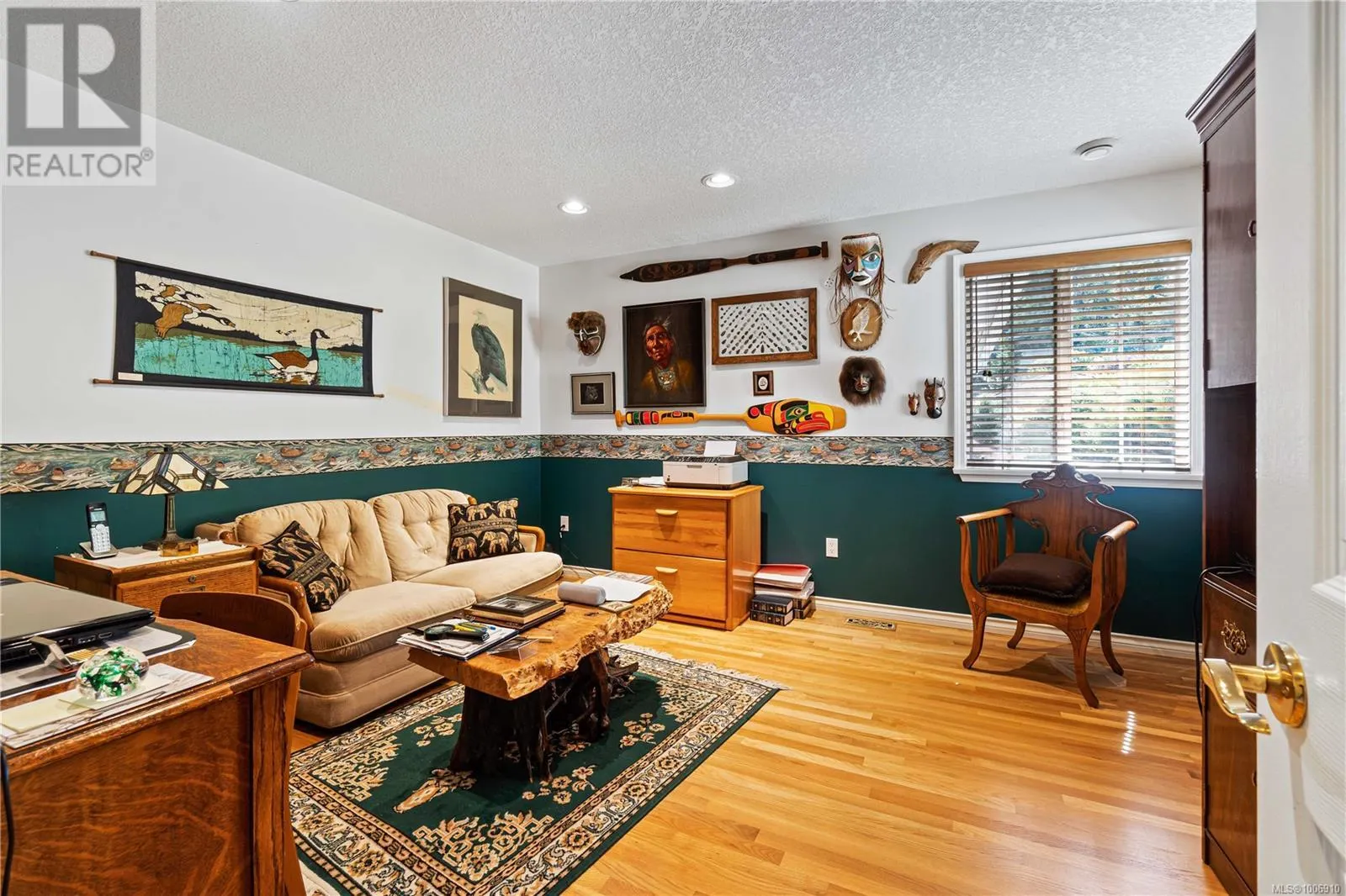 3049 Dolphin Dr