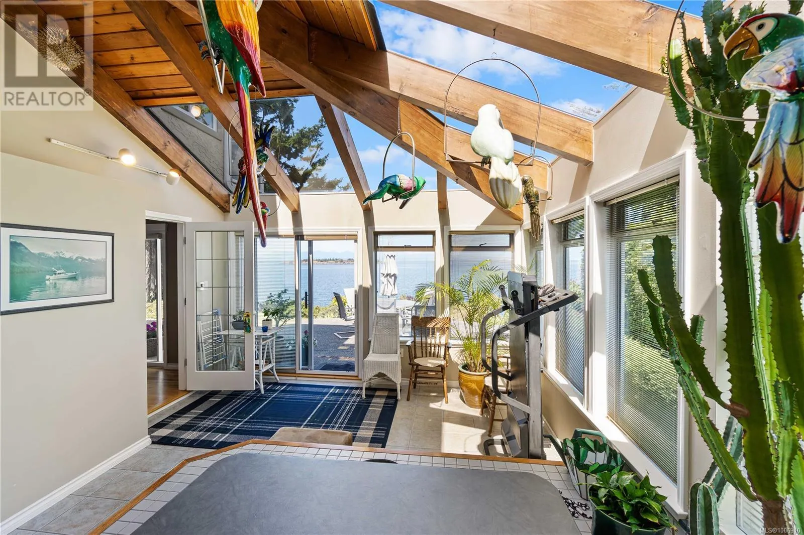 3049 Dolphin Dr