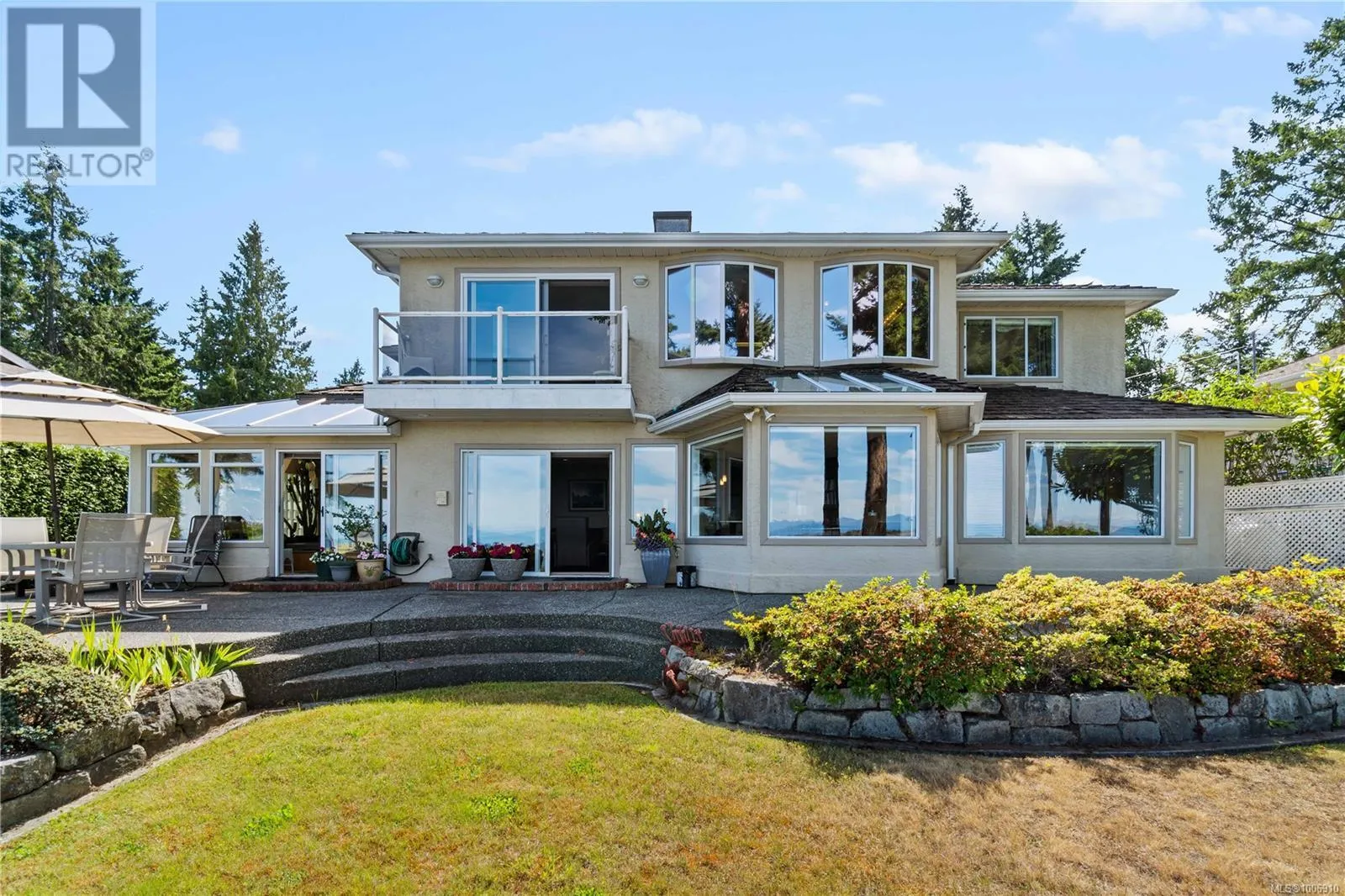3049 Dolphin Dr