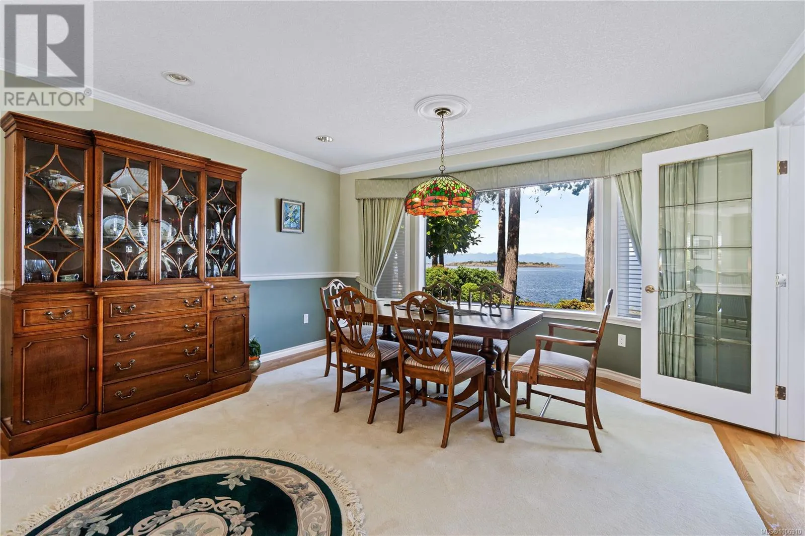 3049 Dolphin Dr