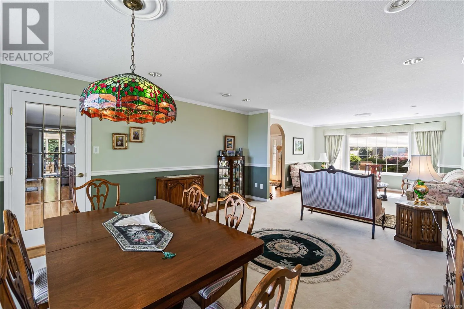 3049 Dolphin Dr