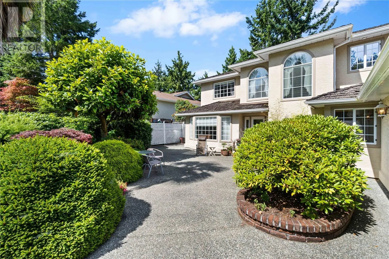 3049 Dolphin Dr
