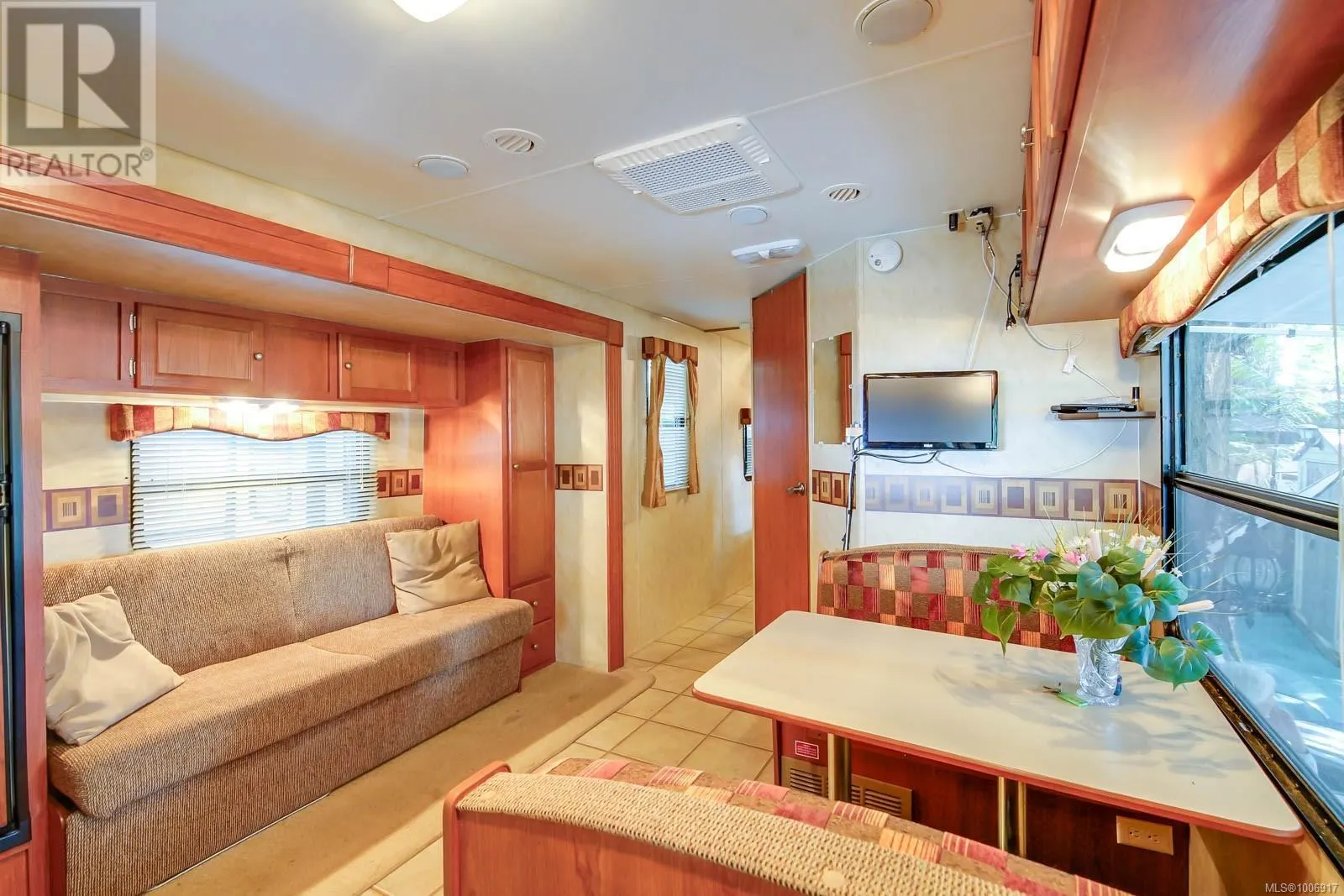B7 10324 Lakeshore Rd