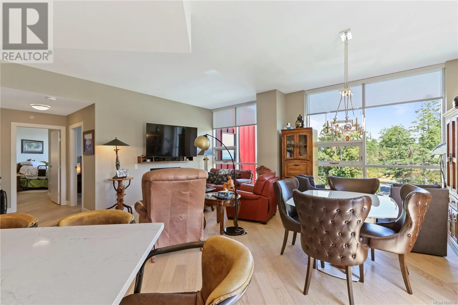 604 3529 Dolphin Dr