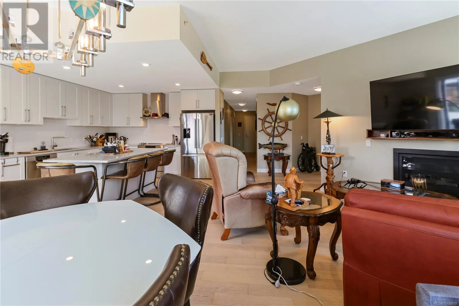604 3529 Dolphin Dr