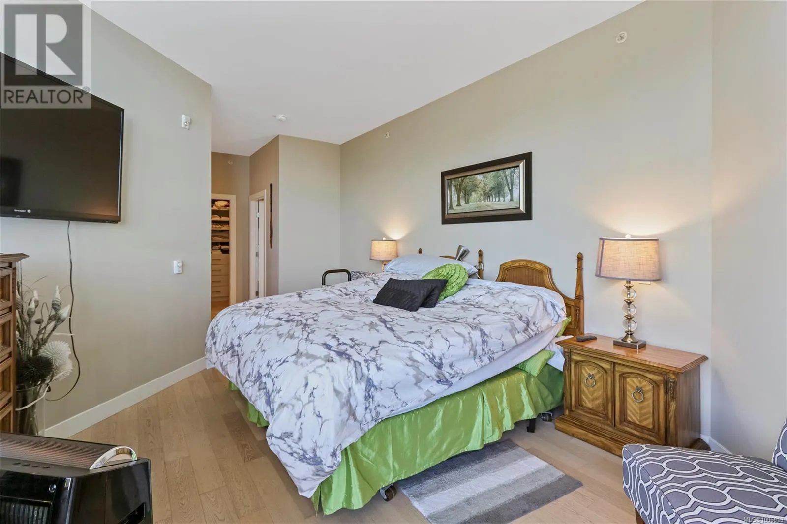 604 3529 Dolphin Dr