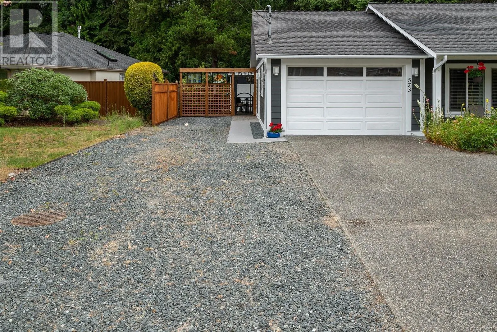 573 Tyee Cres
