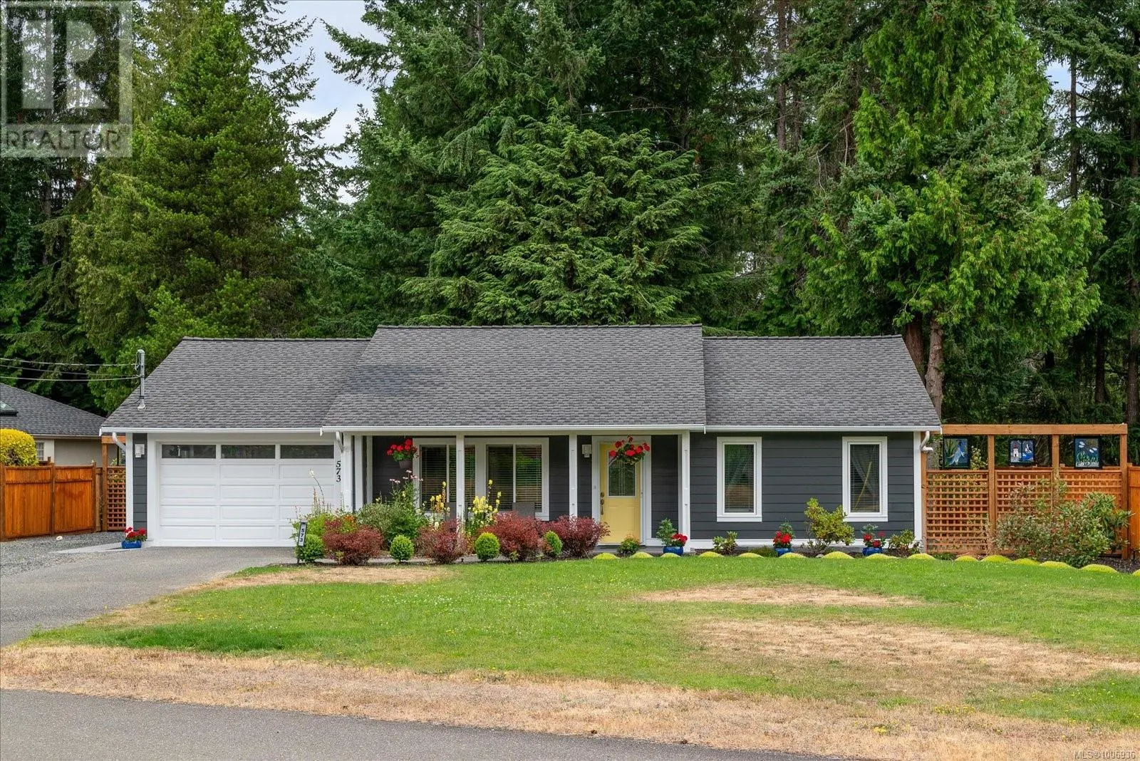 573 Tyee Cres