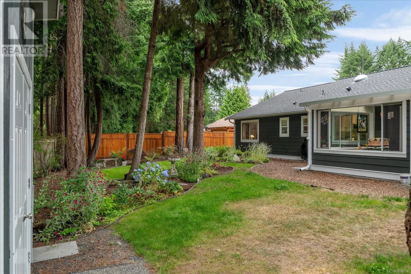 573 Tyee Cres