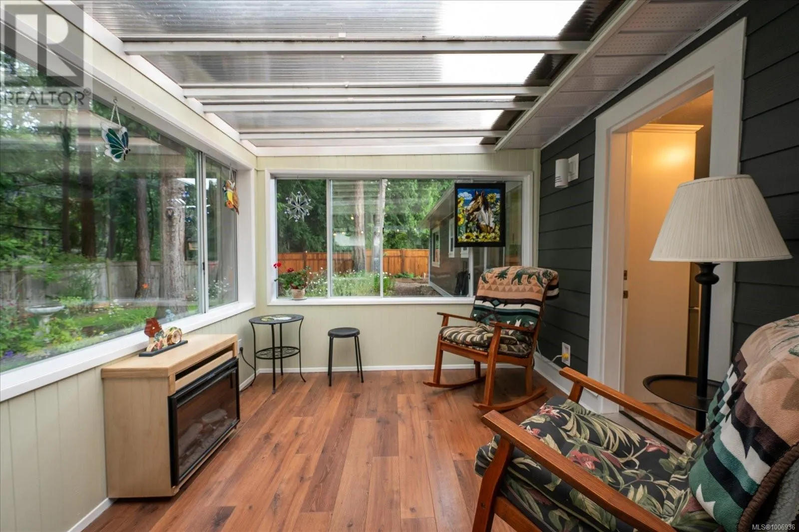 573 Tyee Cres