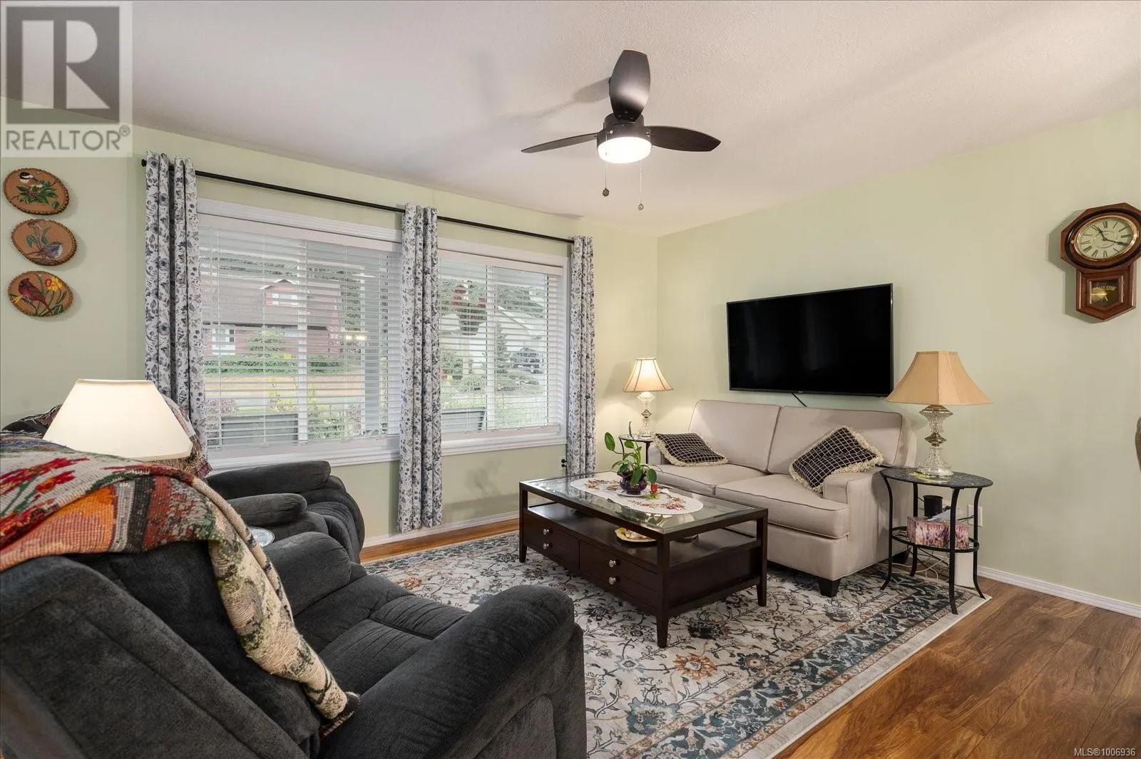 573 Tyee Cres