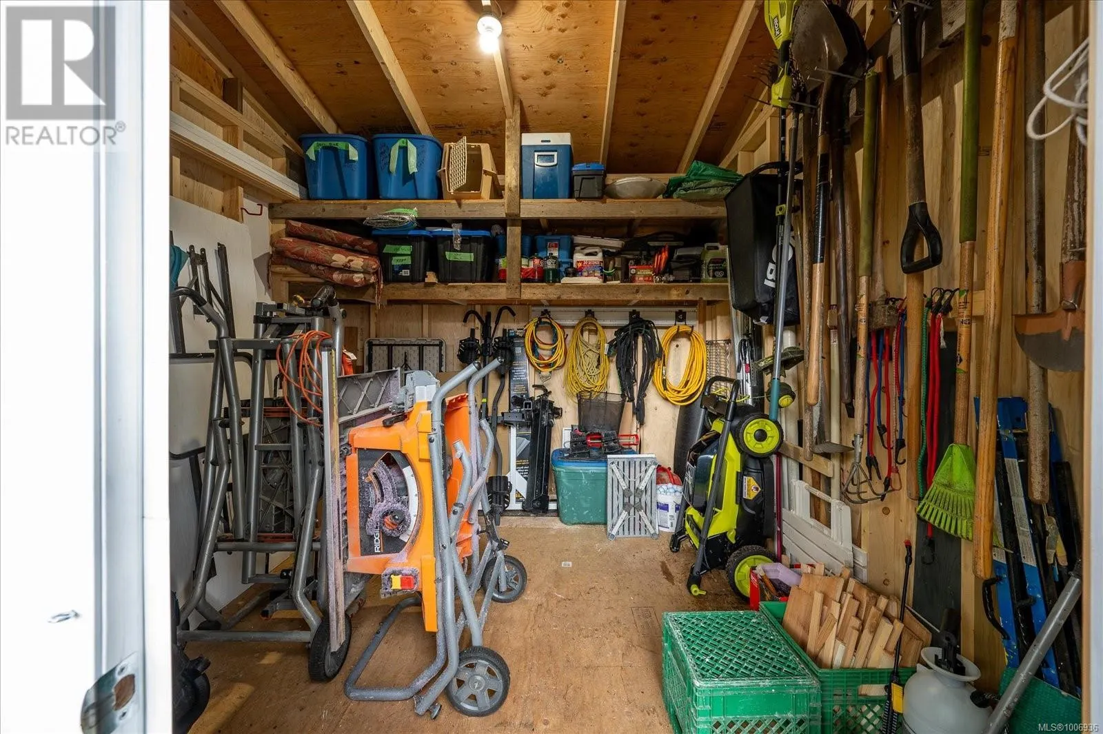 573 Tyee Cres