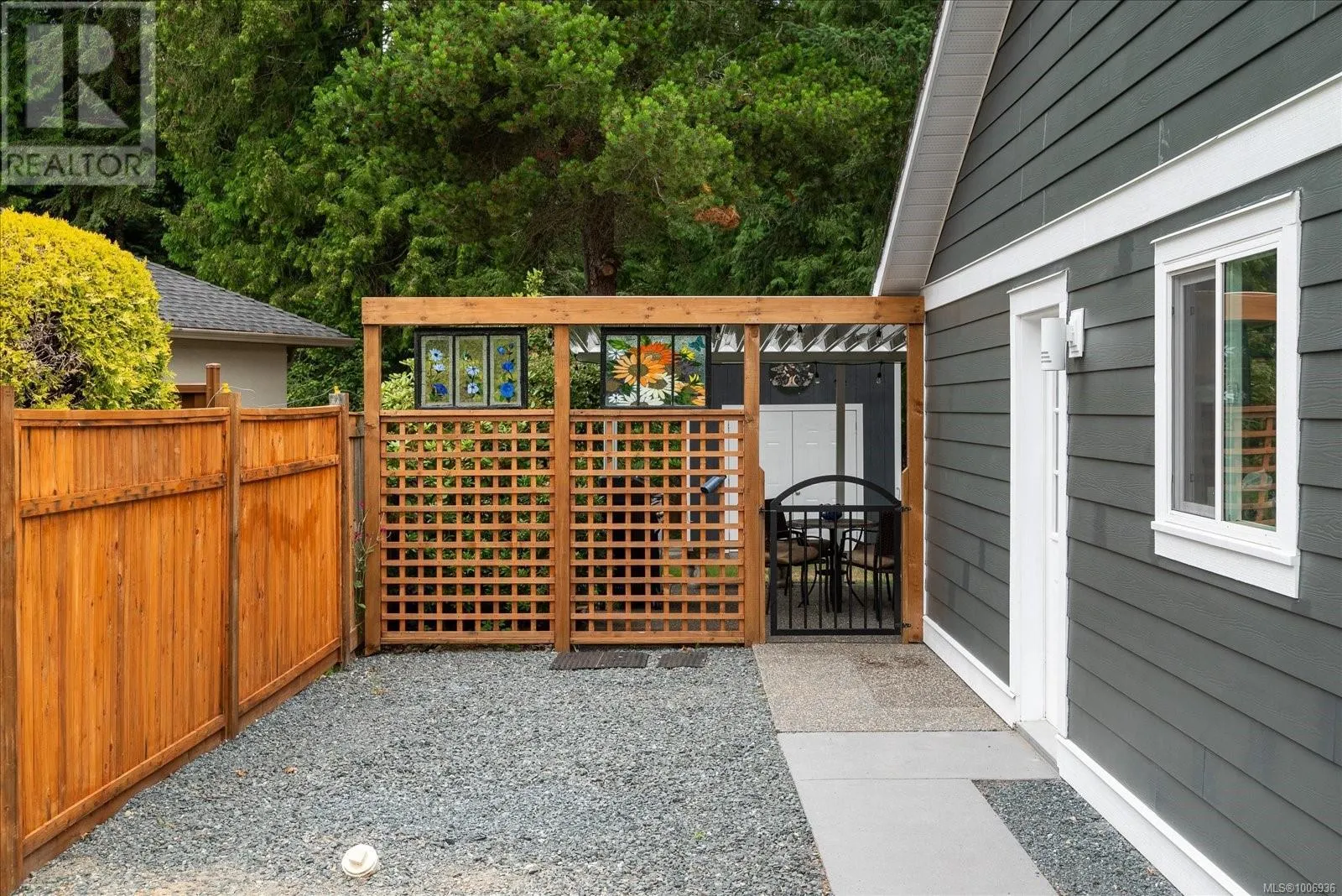 573 Tyee Cres