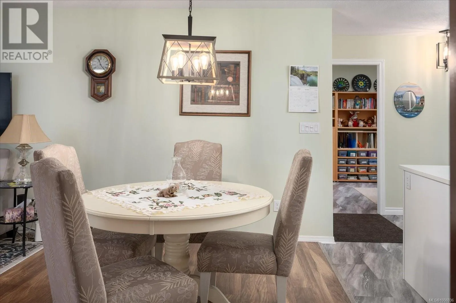 573 Tyee Cres