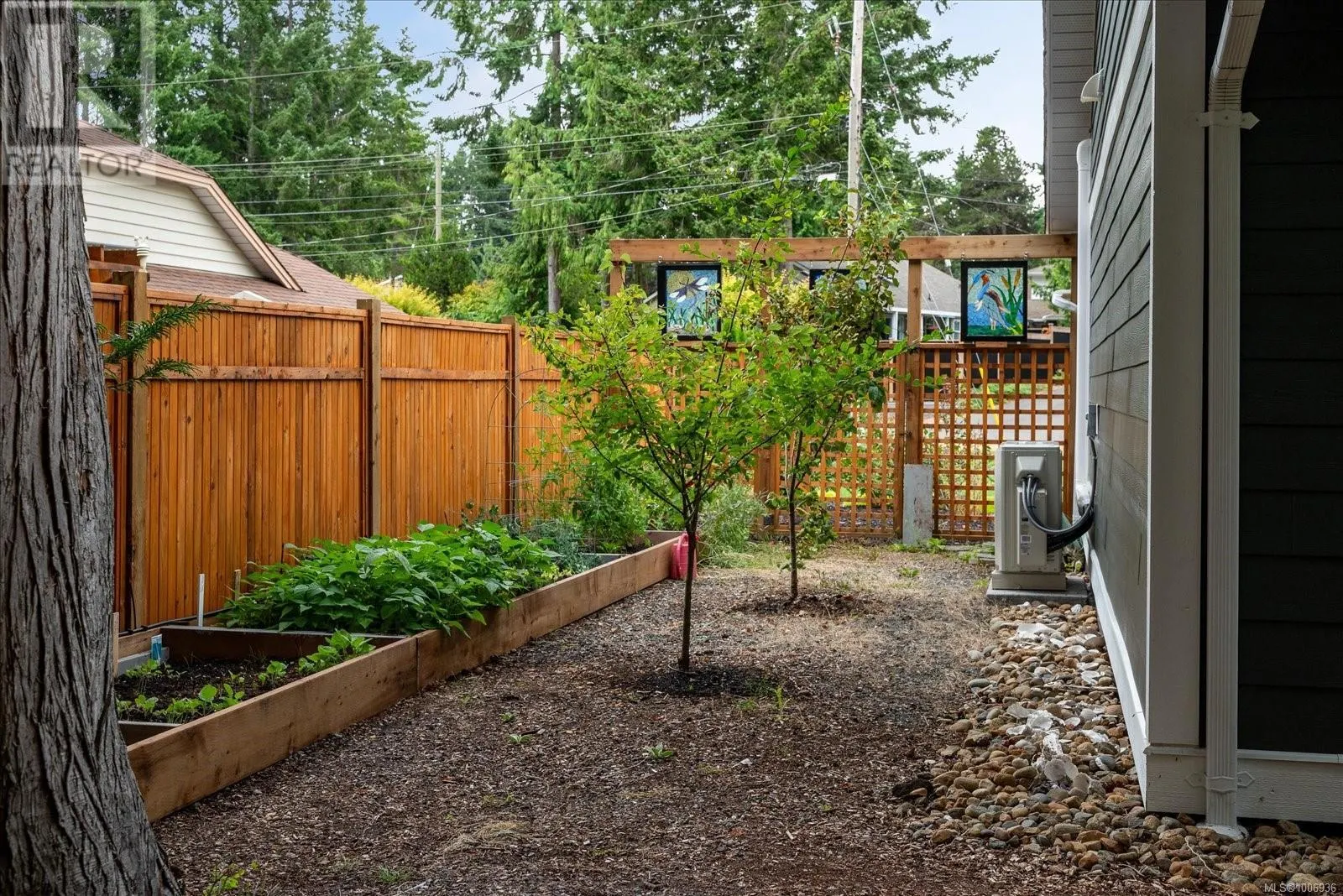 573 Tyee Cres