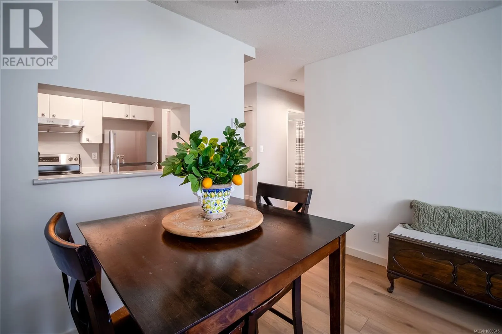 210 835 VIEW St