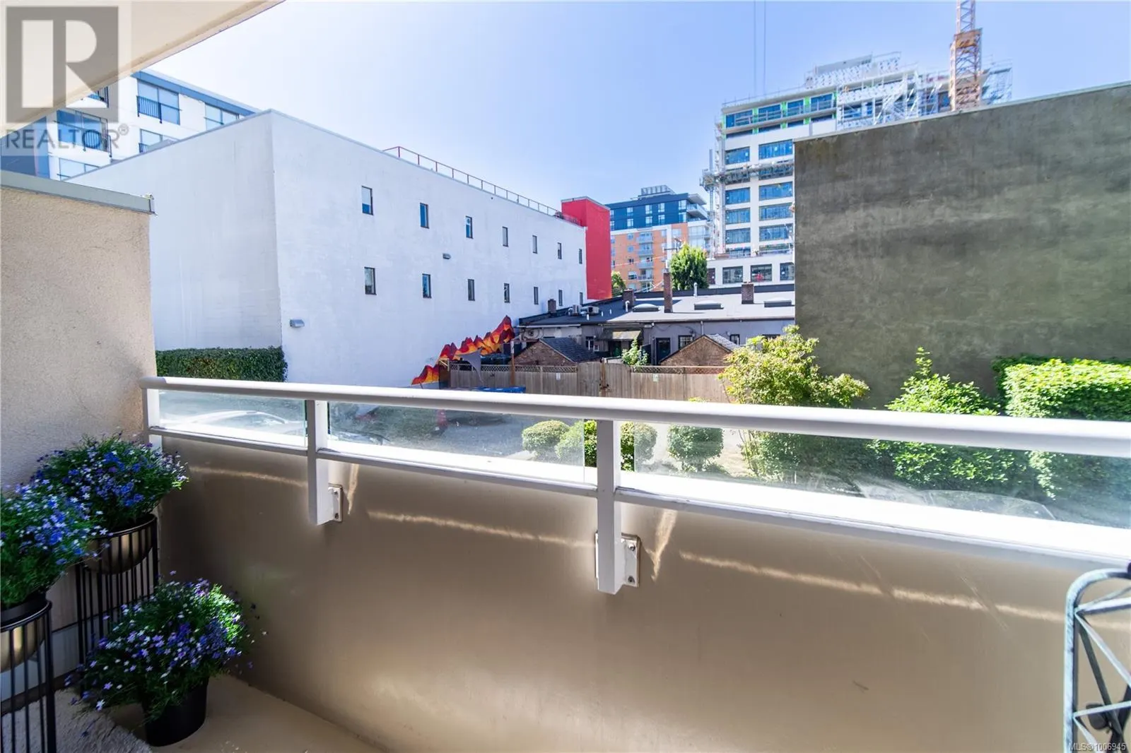 210 835 VIEW St