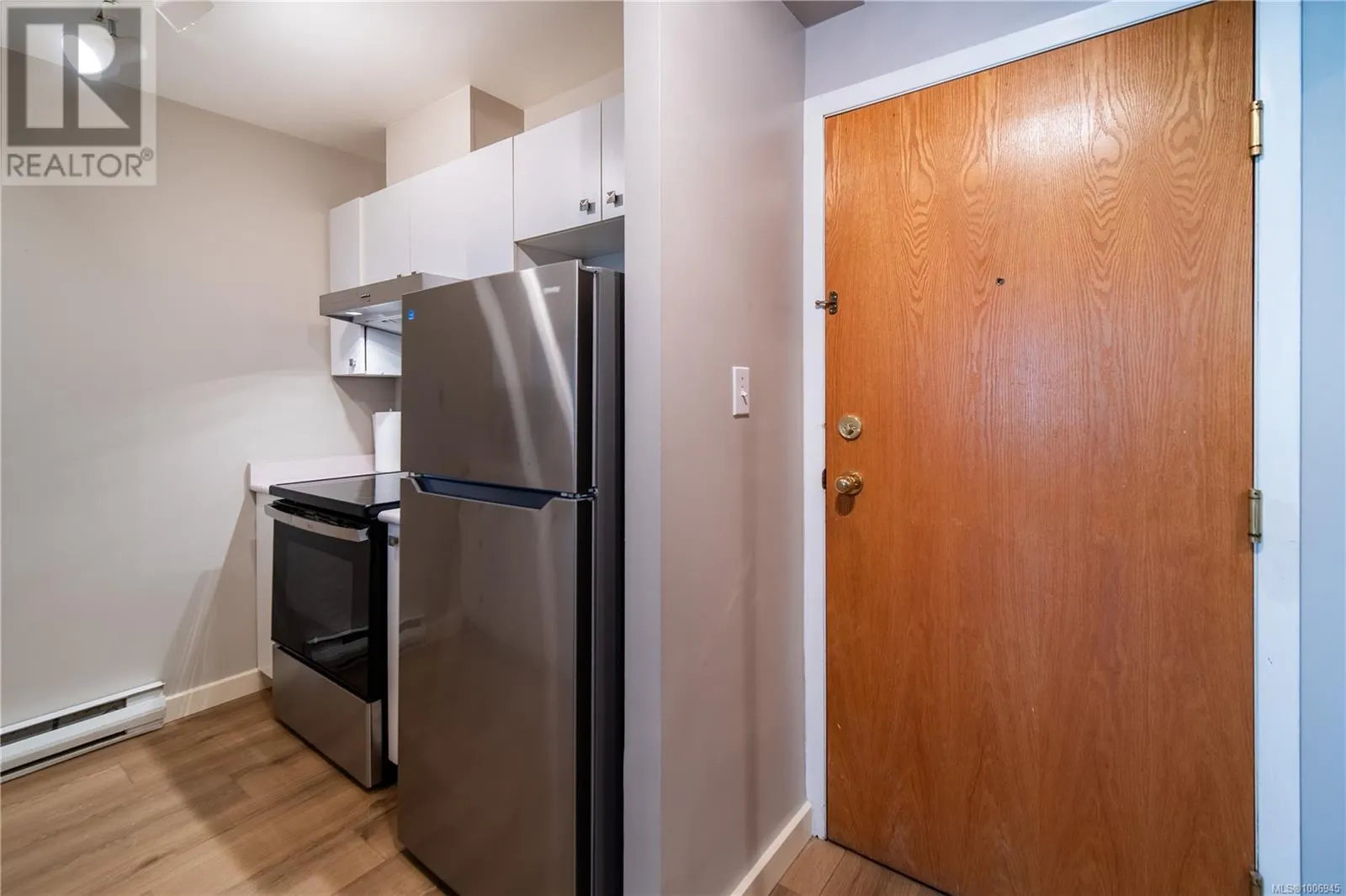 210 835 VIEW St