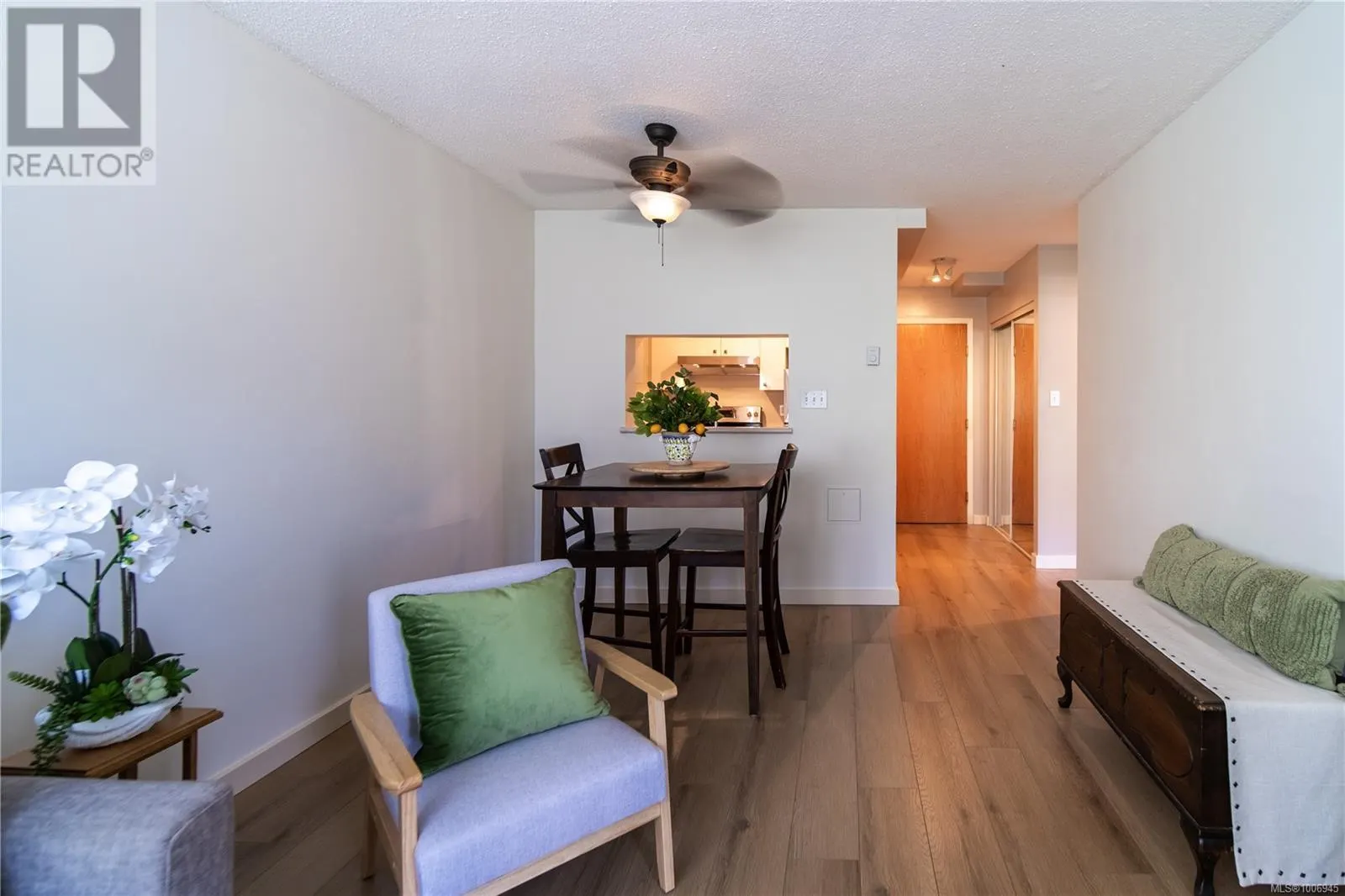 210 835 VIEW St