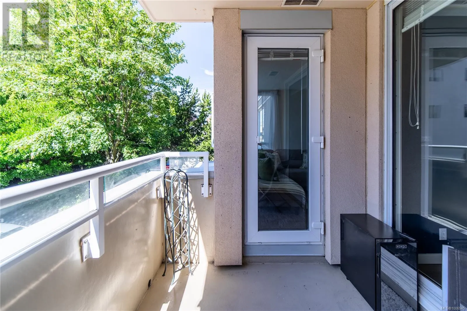 210 835 VIEW St