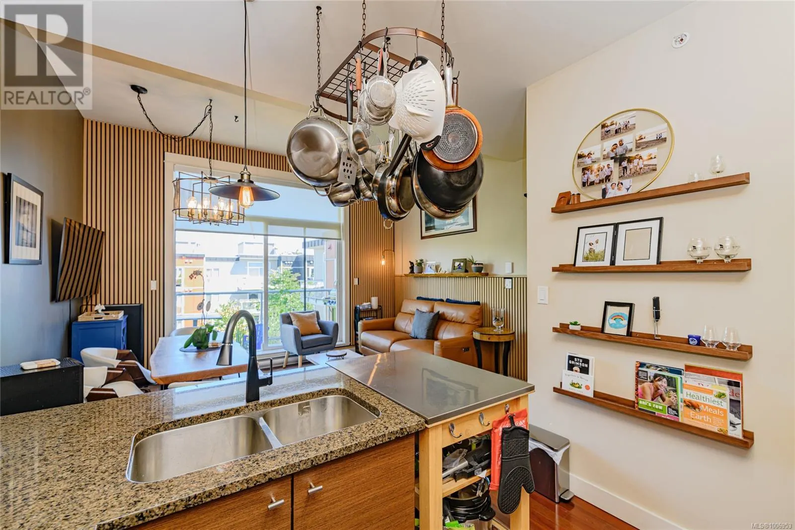 407 1315 Esquimalt Rd