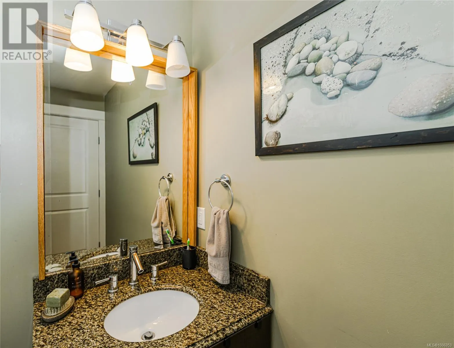 407 1315 Esquimalt Rd