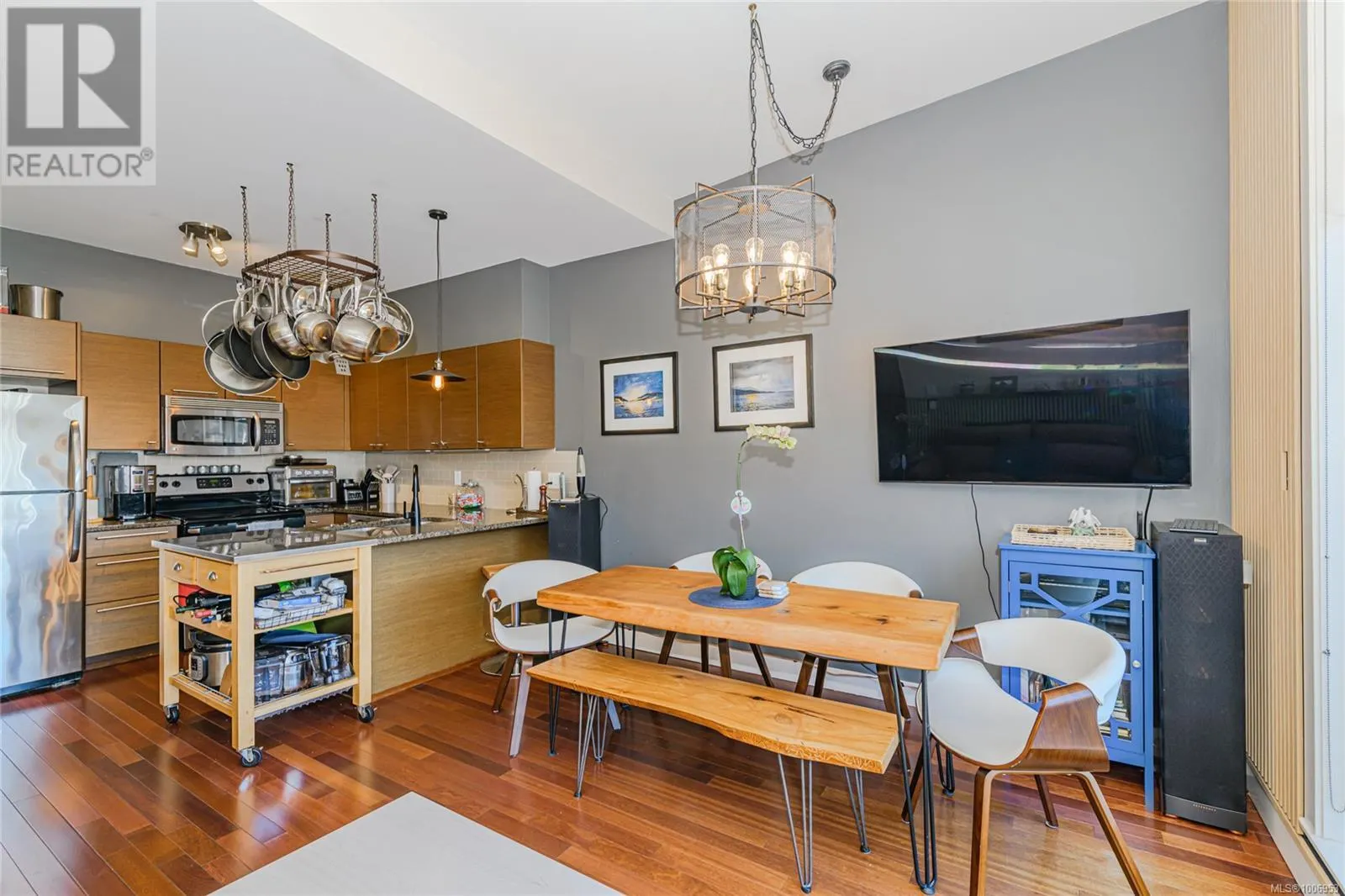 407 1315 Esquimalt Rd