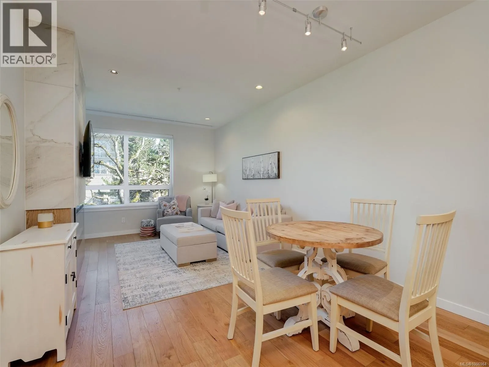 302 1201 Fort St