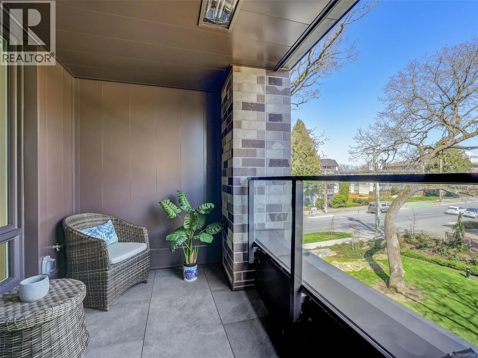 302 1201 Fort St