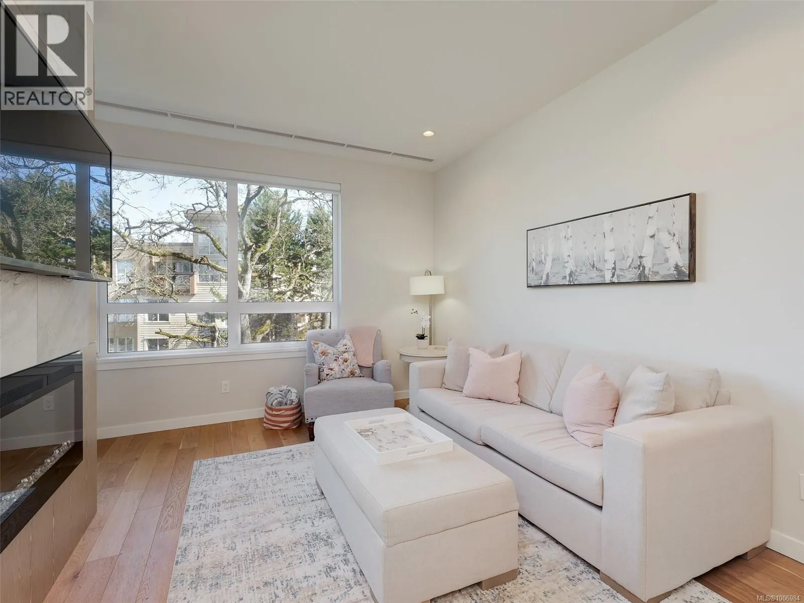 302 1201 Fort St