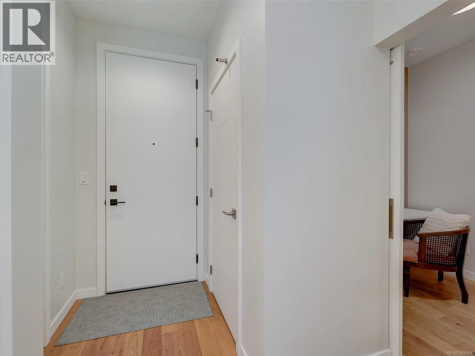 302 1201 Fort St