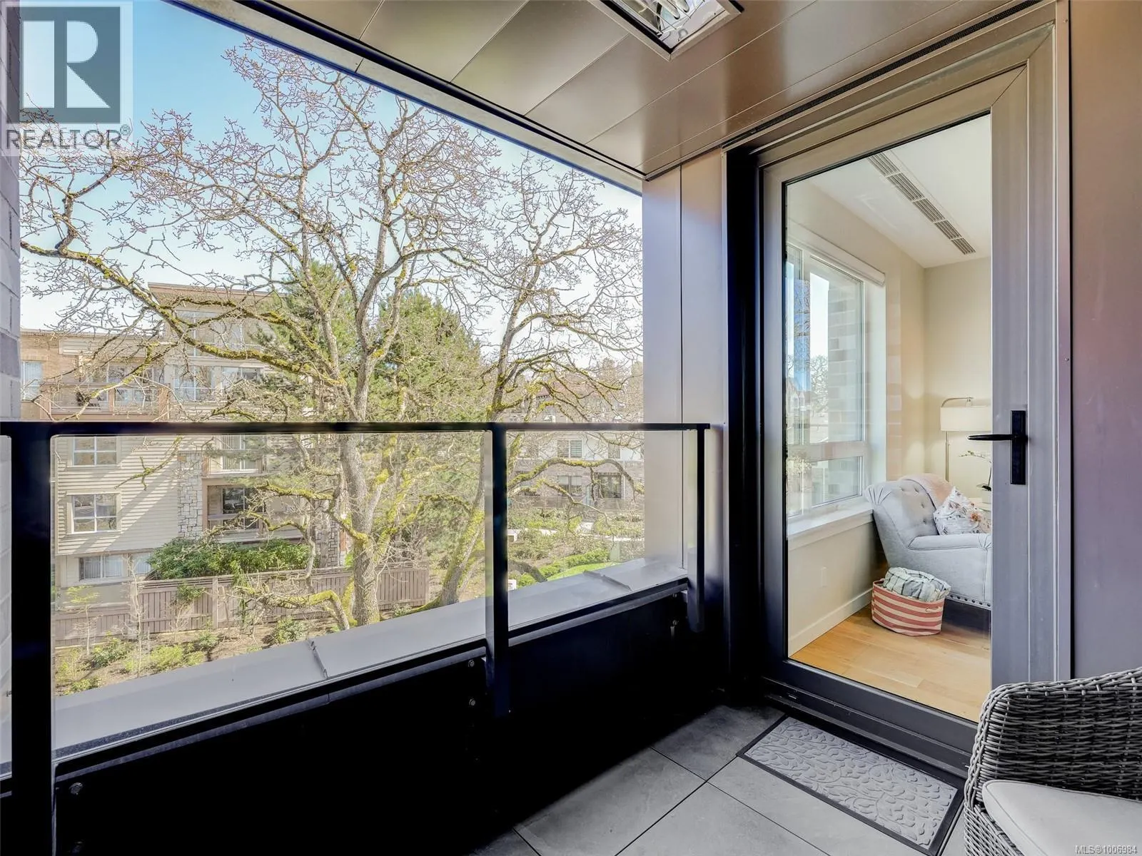 302 1201 Fort St