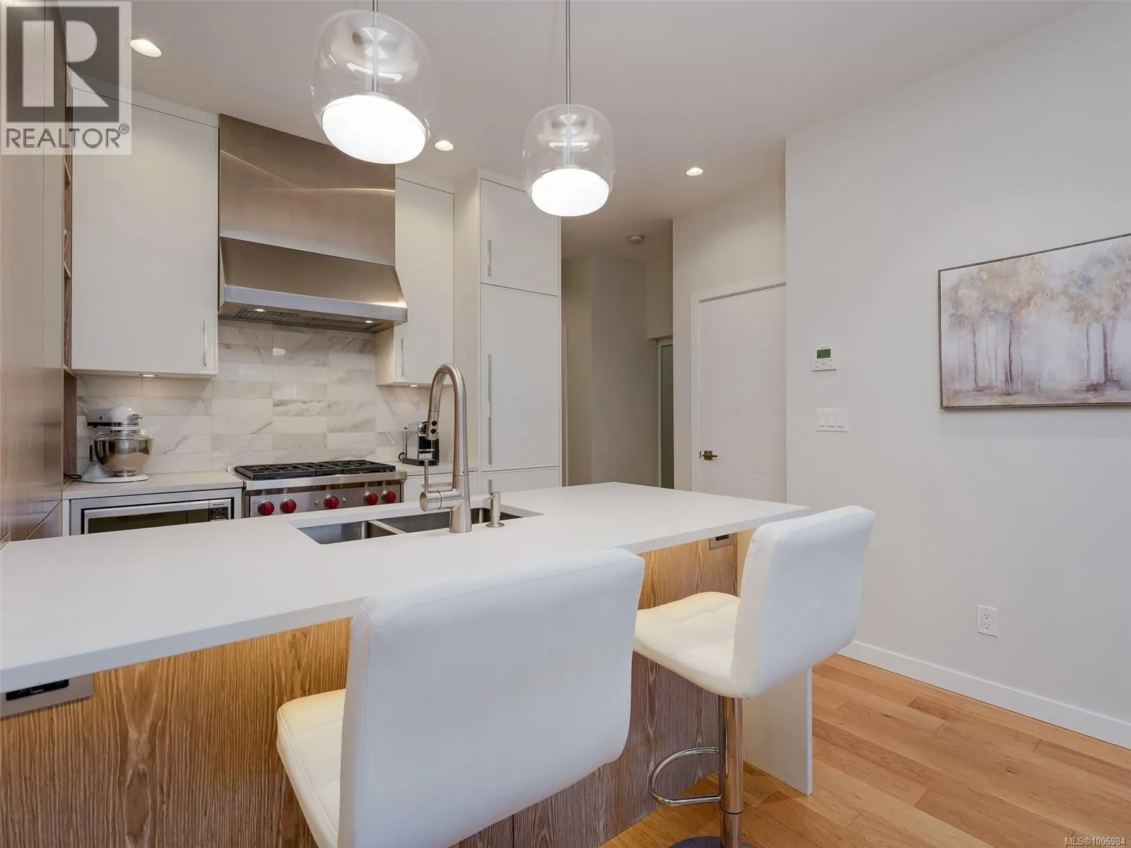 302 1201 Fort St