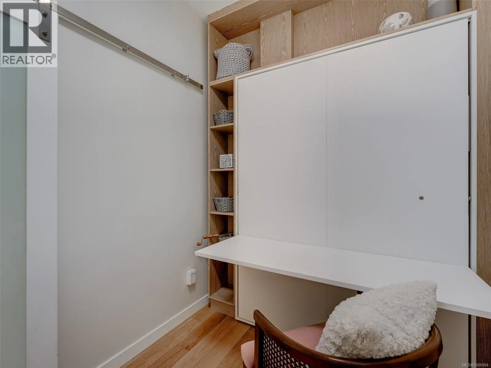 302 1201 Fort St