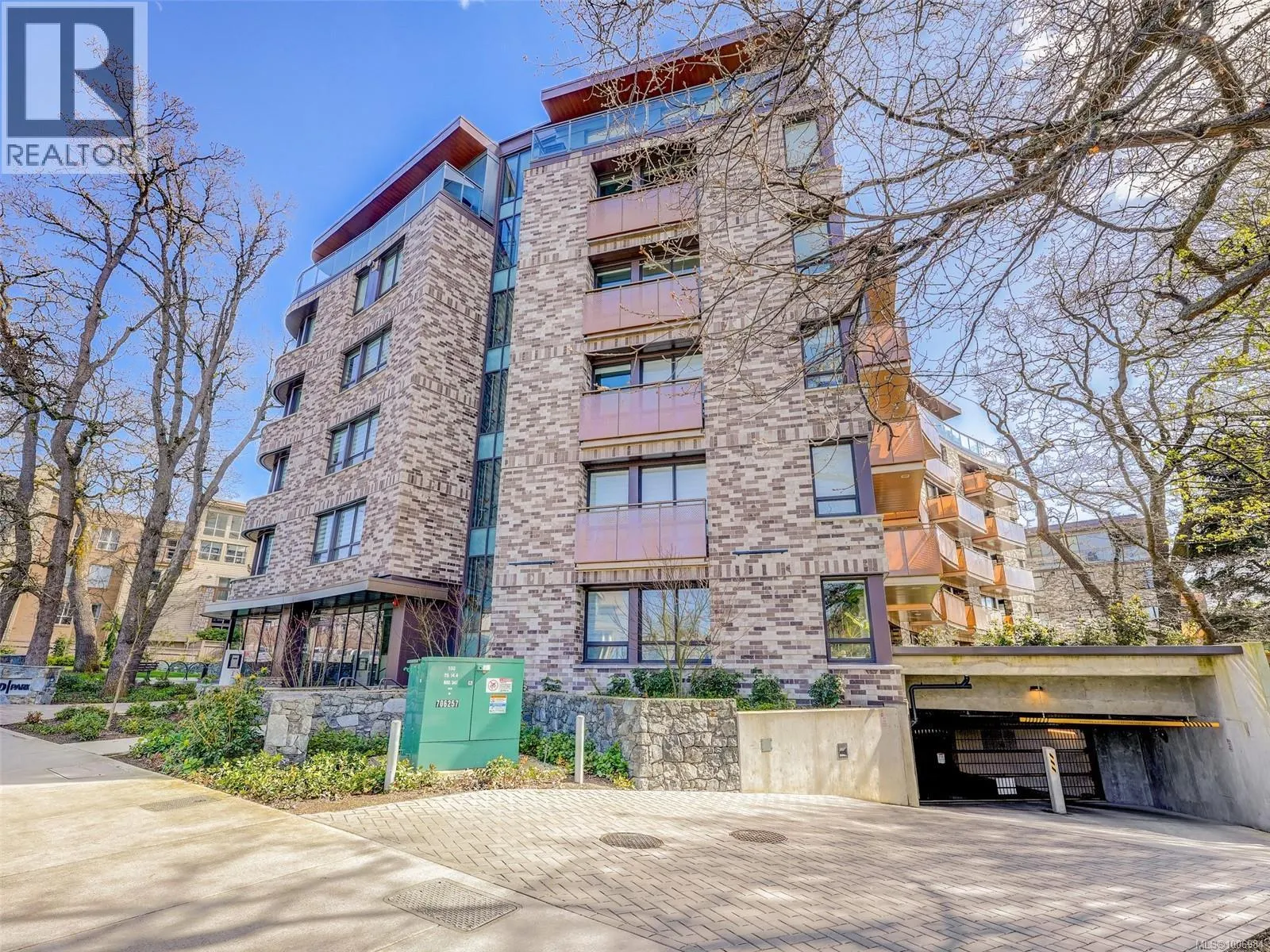 302 1201 Fort St