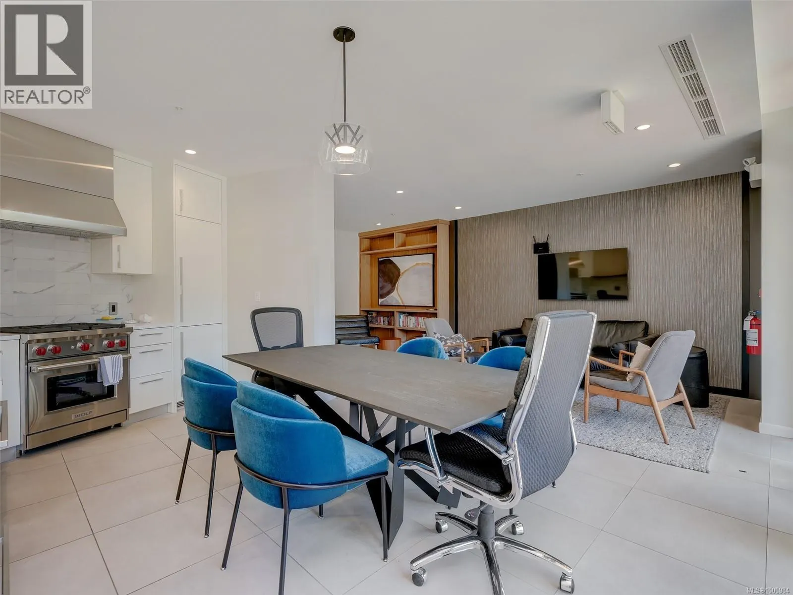 302 1201 Fort St