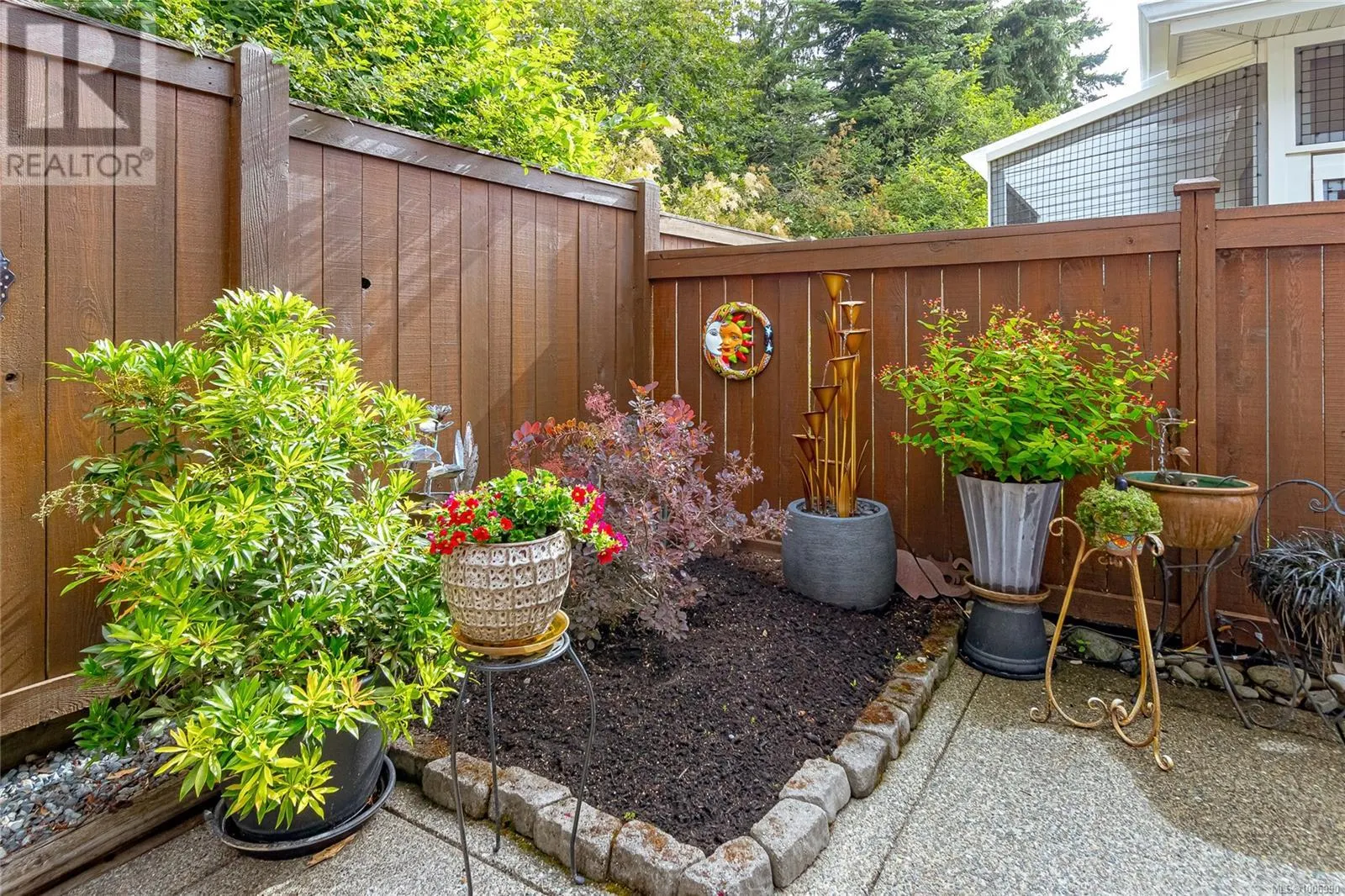 843 Parkside Cres