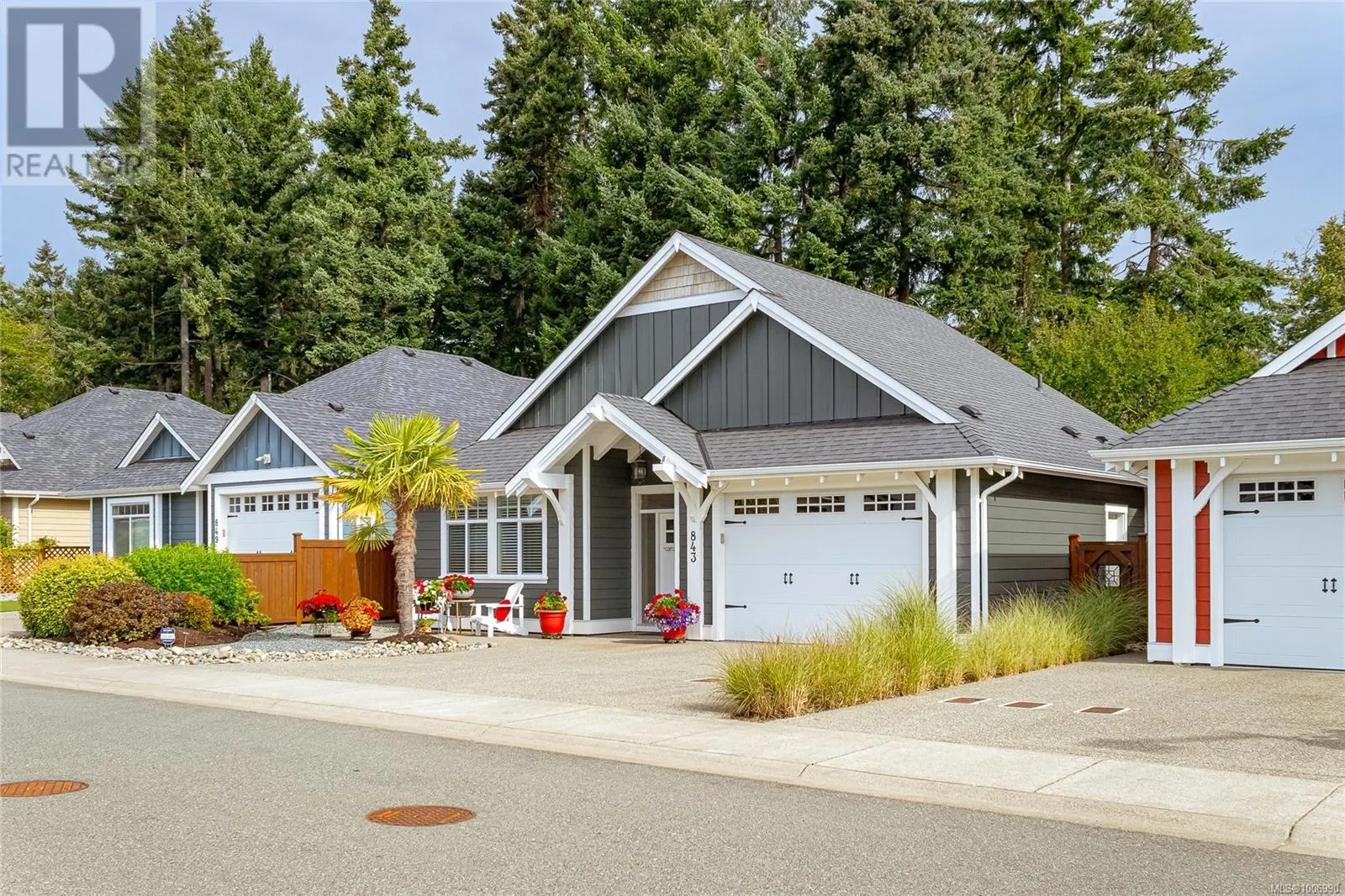 843 Parkside Cres