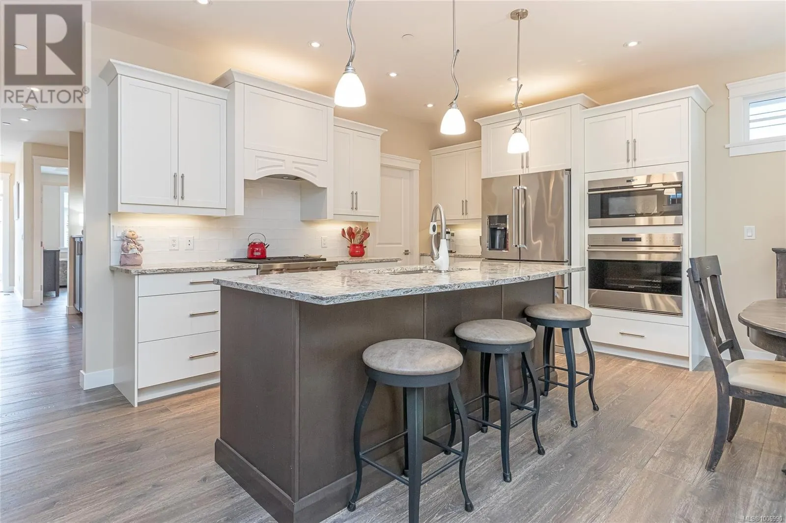 843 Parkside Cres