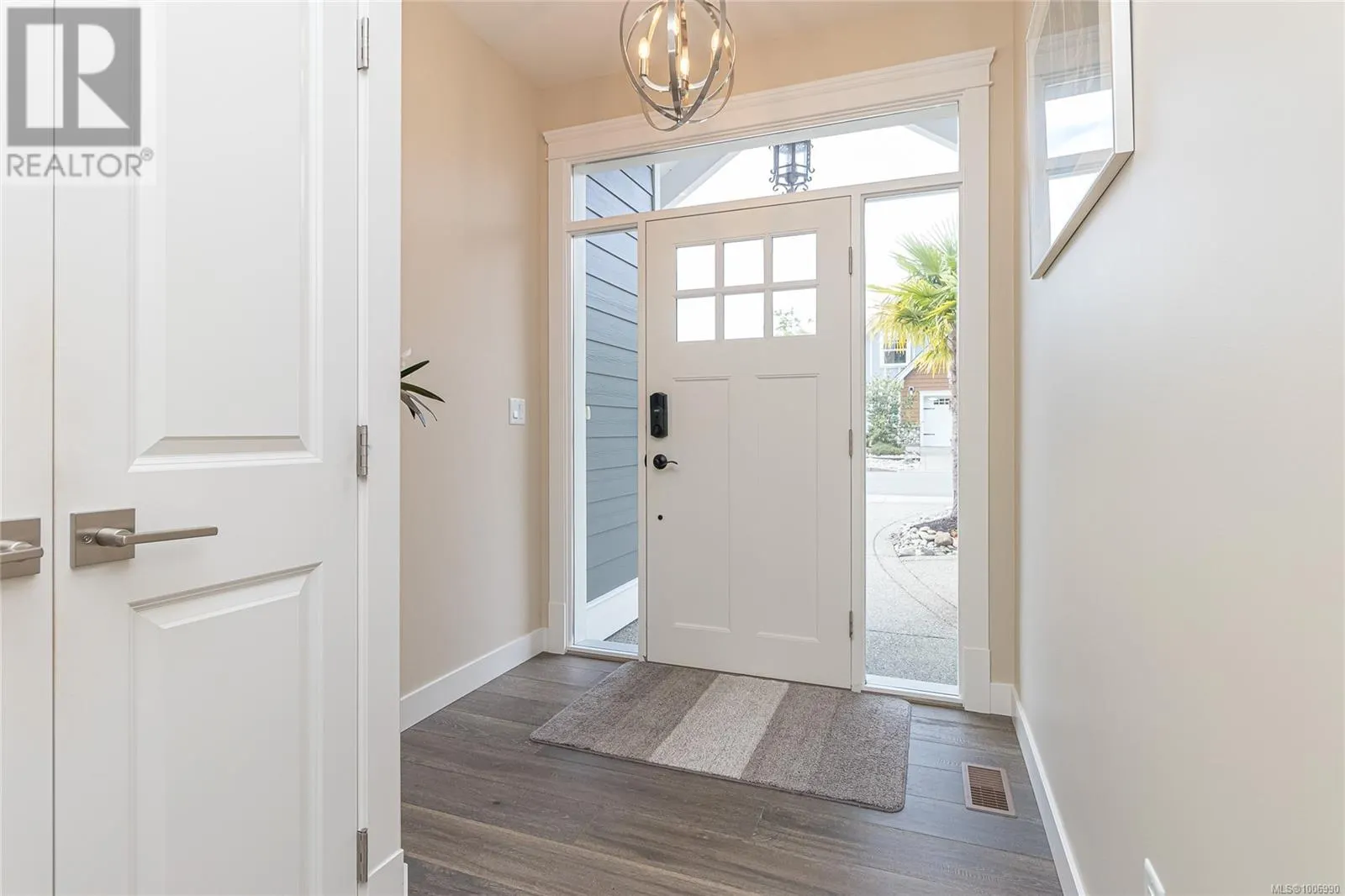843 Parkside Cres