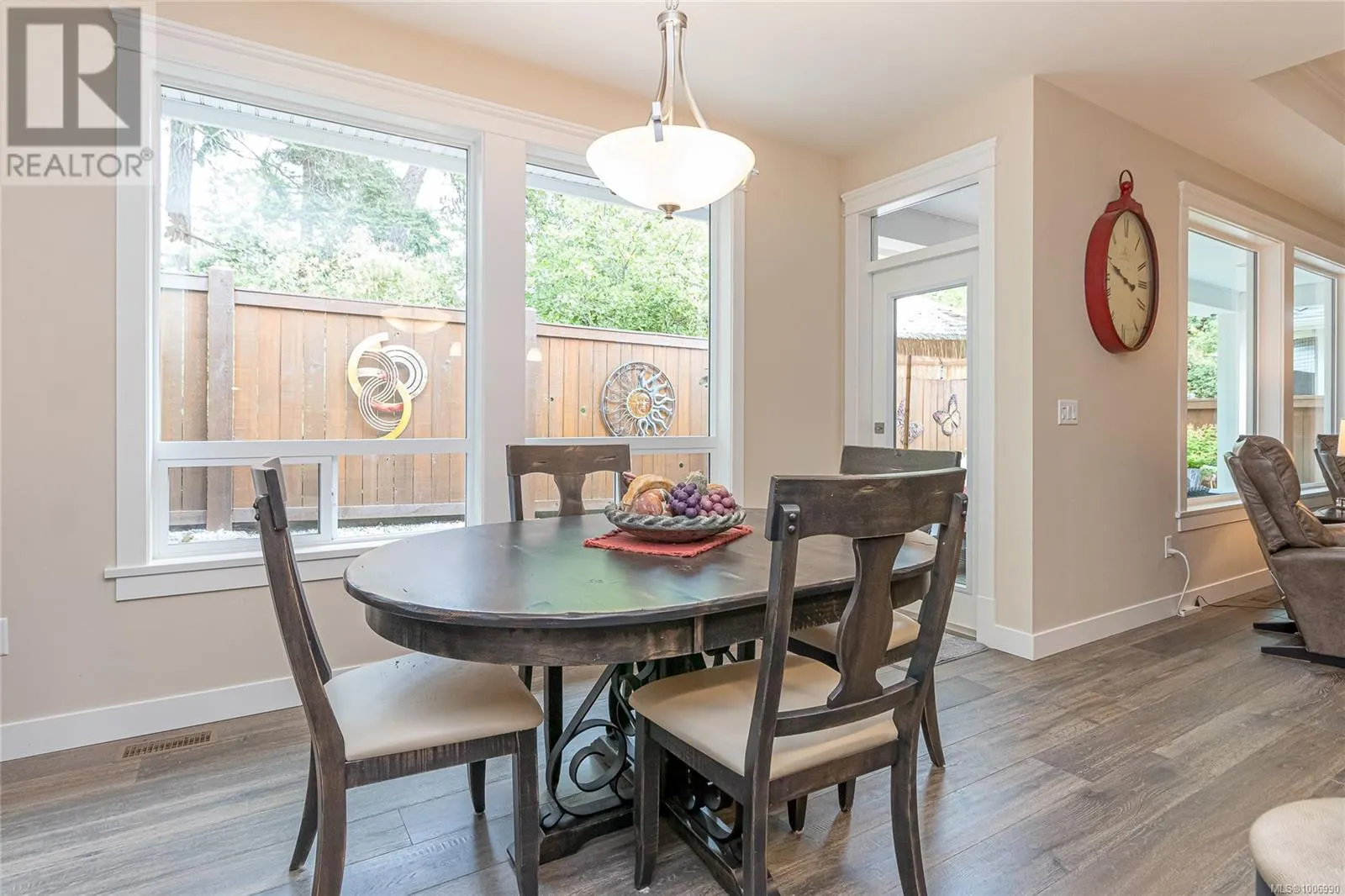 843 Parkside Cres