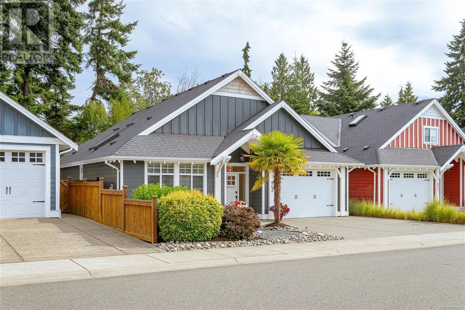843 Parkside Cres