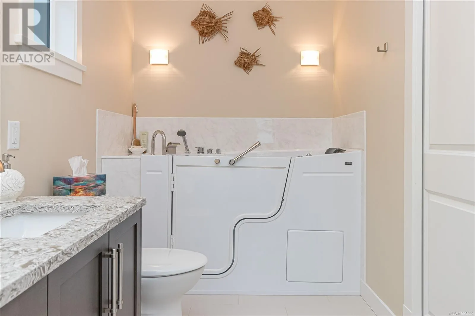 843 Parkside Cres