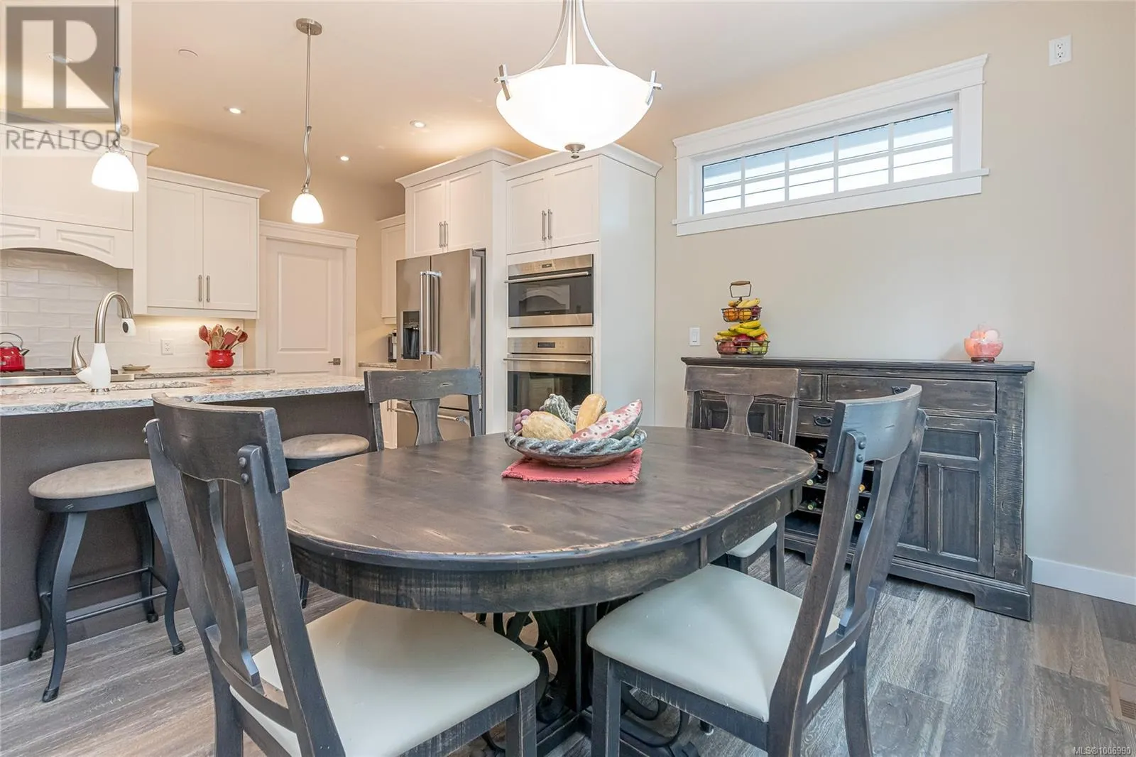 843 Parkside Cres